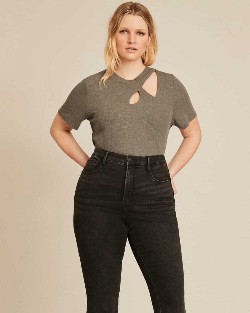 Front of a model wearing a size 1X Royce Rib Top in Heather Charcoal by LNA. | dia_product_style_image_id:226394